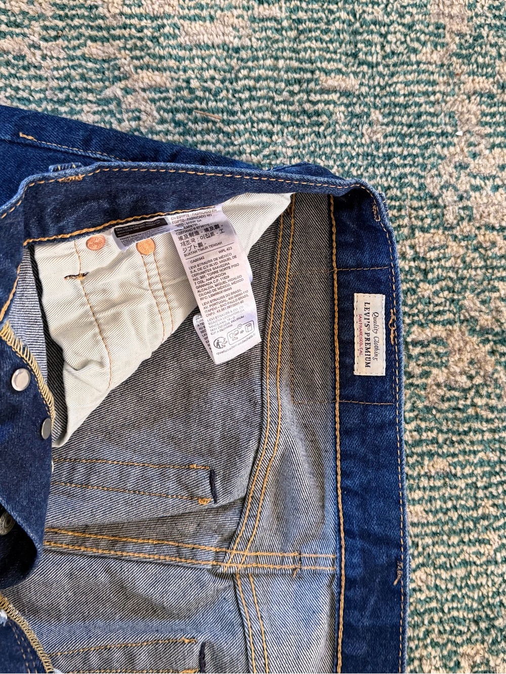 Levi's 501 '93 Men's Straight Leg Jeans in 32x32 The Walls-dark wash - Picture 5 of 7
